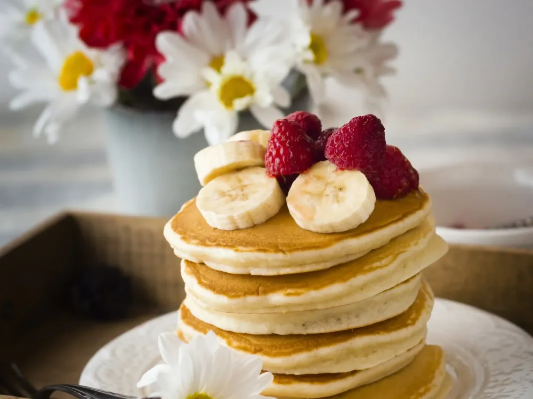 Pancakes fourrés au chocolat et à la banane 